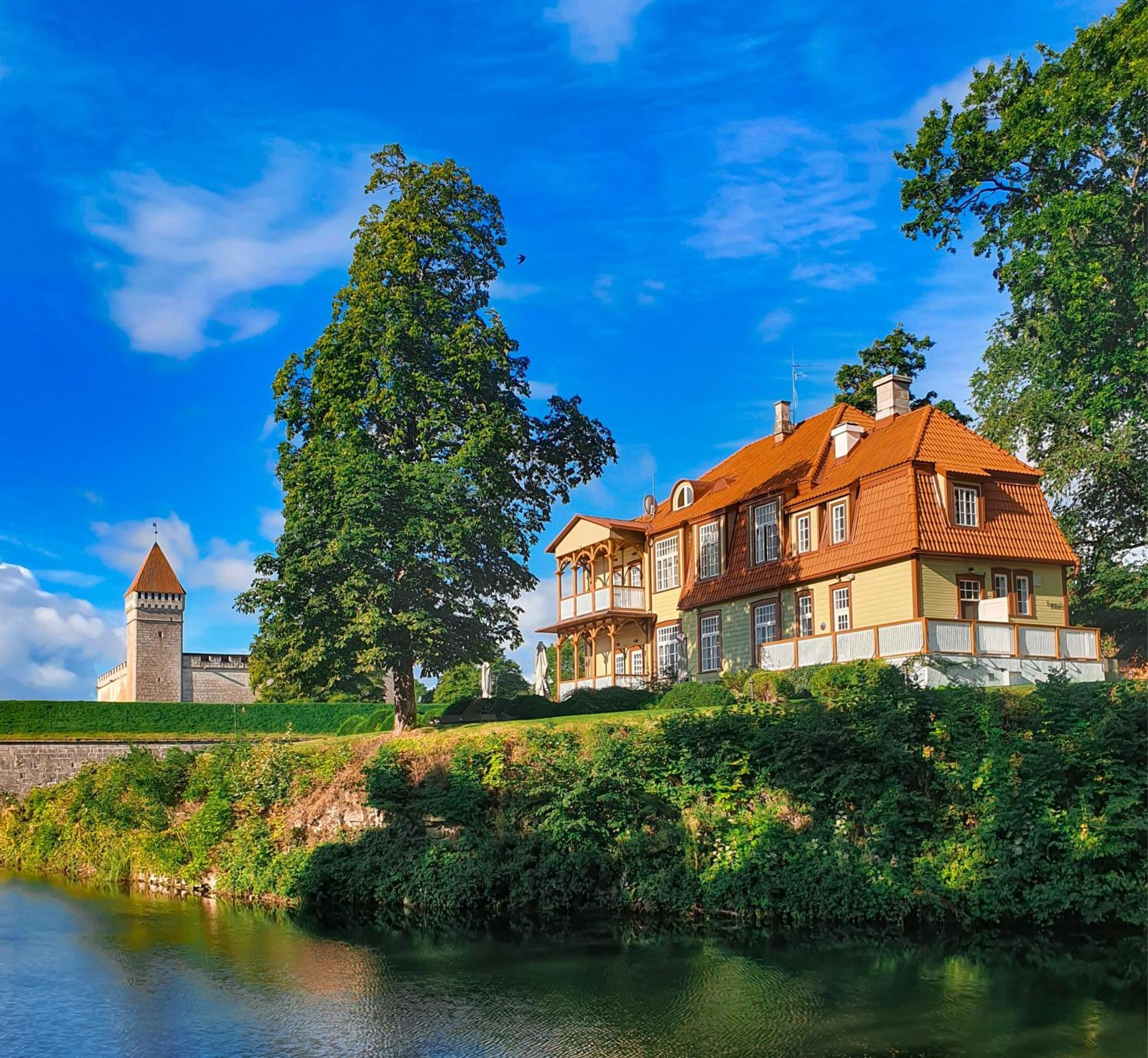 Ekesparre Boutique Hotel Kuressaare Kültér fotó